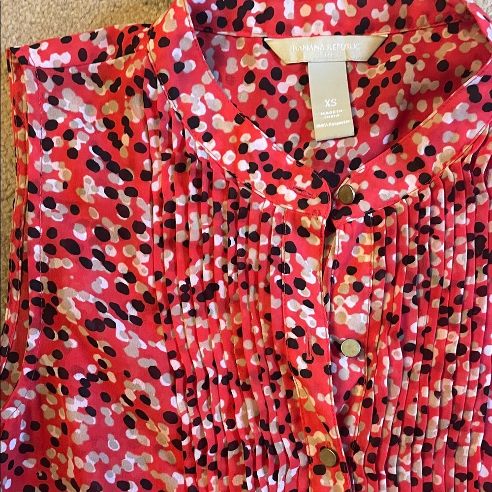 Banana Republic red sleeveless blouse Size XS